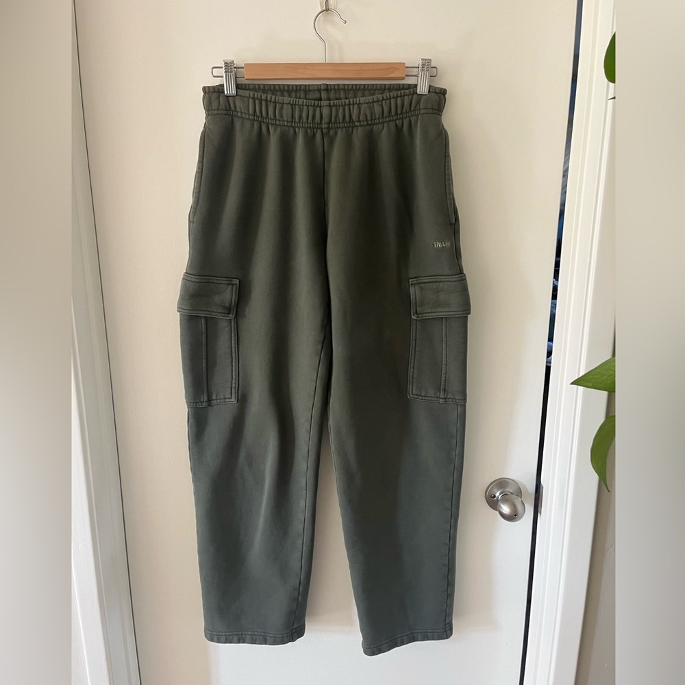 TNA Aritzia cozy fleece mega cargo sweatpant size small army green